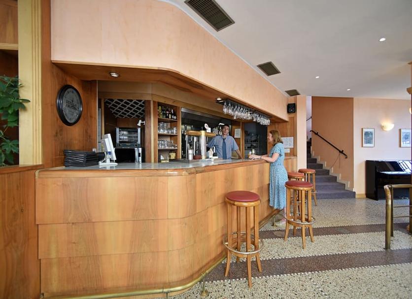 Bar Photo