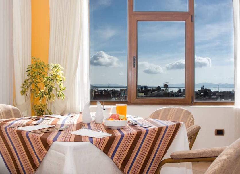 Dining room Photo