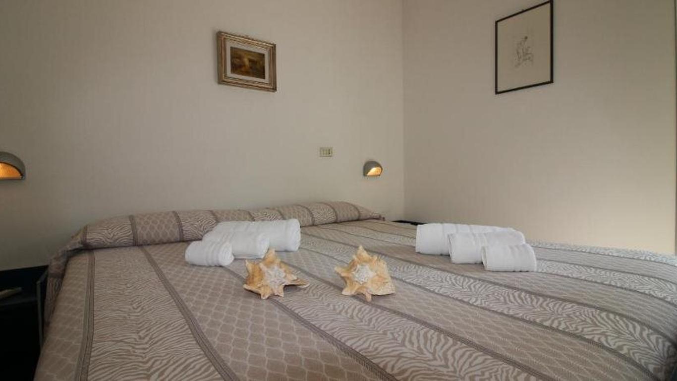 Hotel Kiss