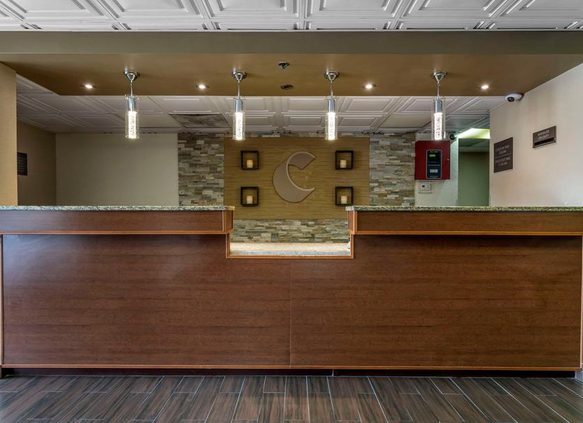Front desk Photo