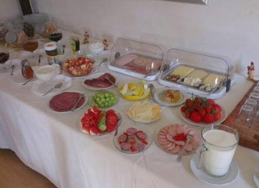 Buffet Photo