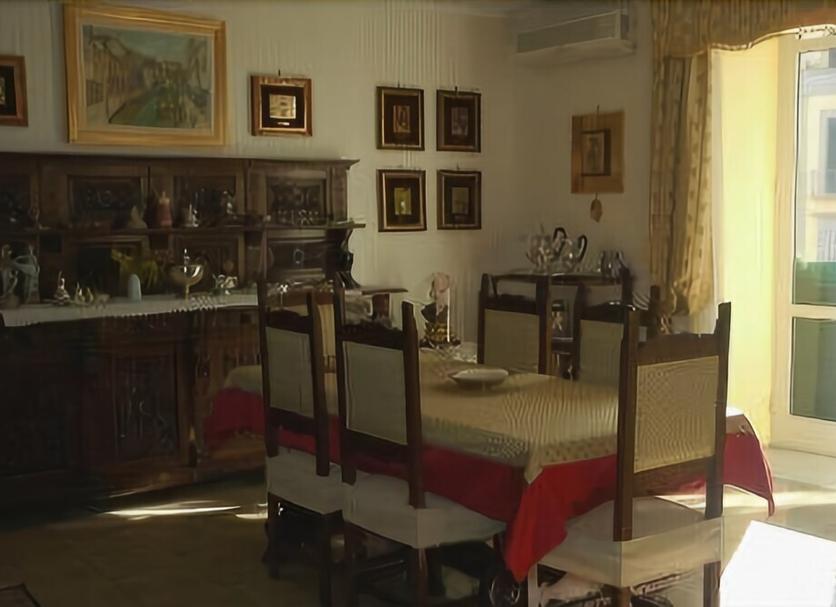 Dining room Photo