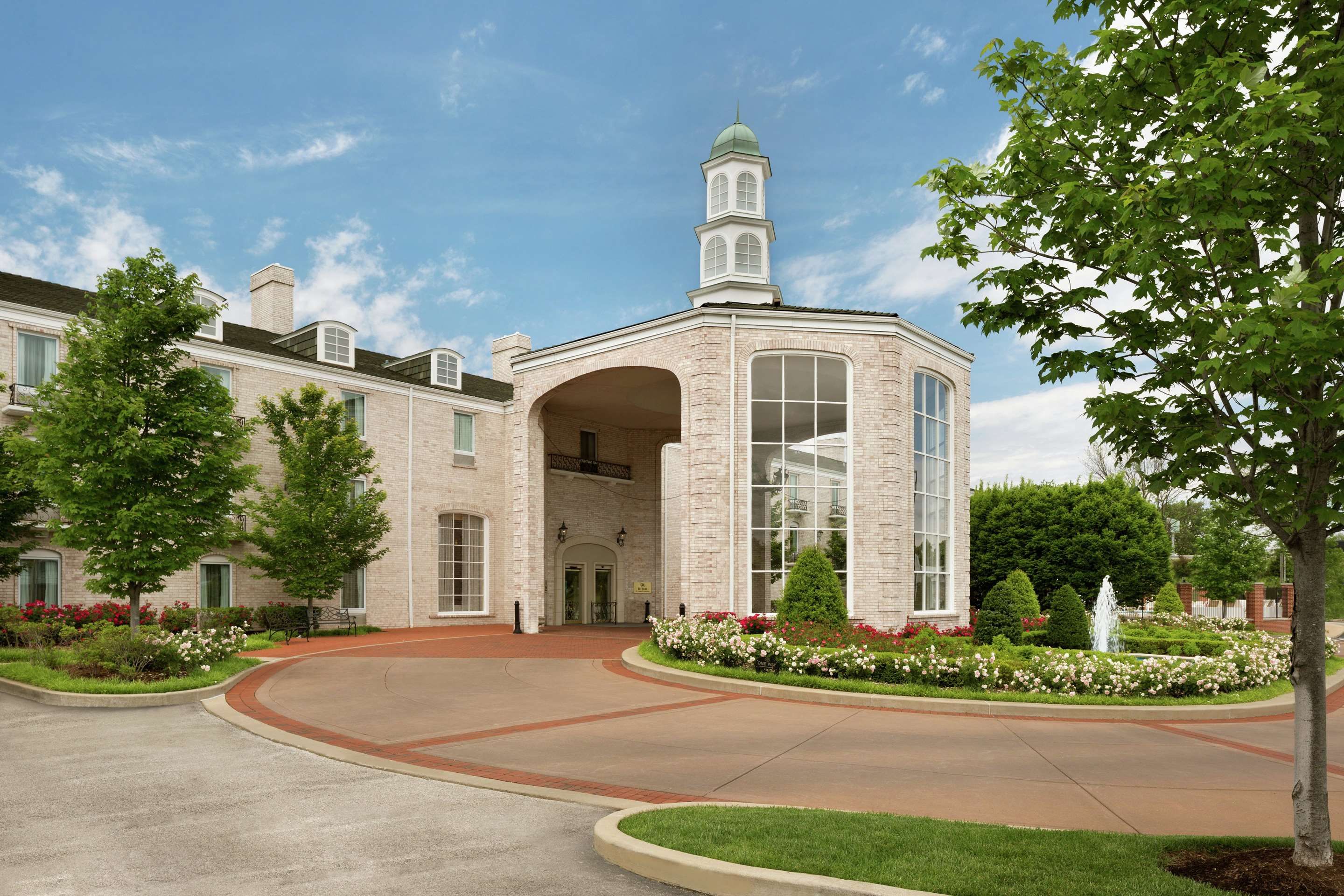 Hilton St. Louis Frontenac from €109. St. Louis Hotel Deals & Reviews