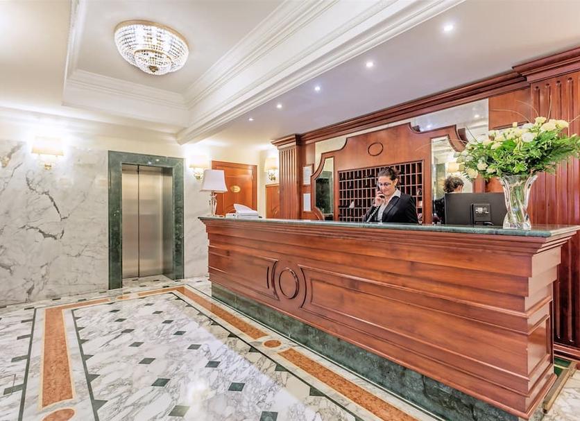 Front desk Photo