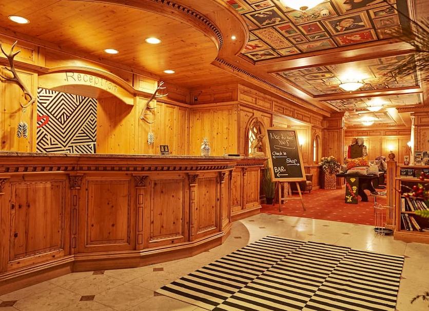 Front desk Photo