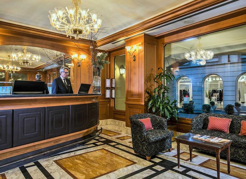 Front desk Photo
