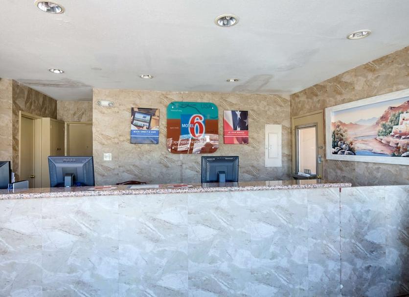 Front desk Photo