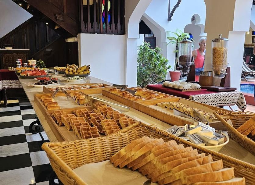 Buffet Photo