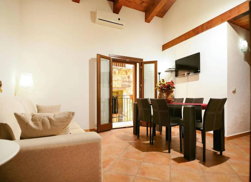 Dining room Photo