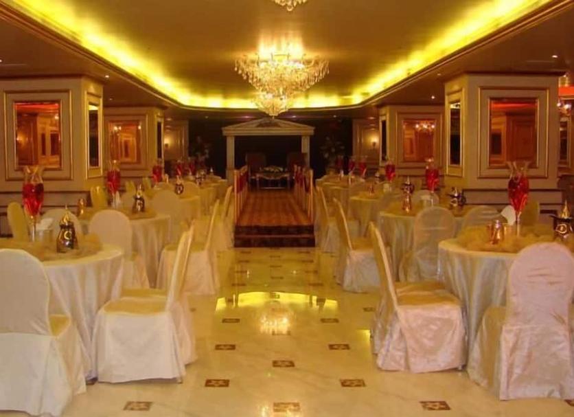 Banquet hall Photo