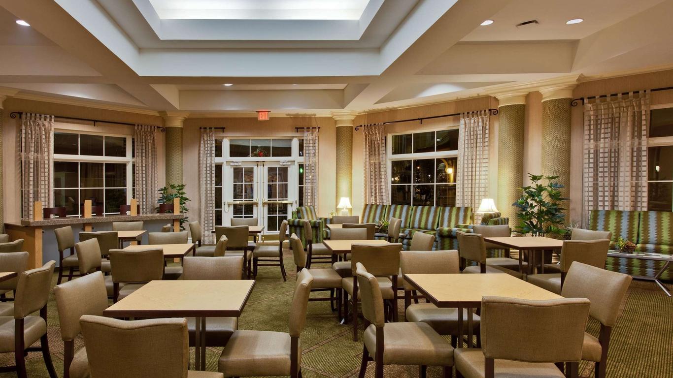 La Quinta Inn & Suites By Wyndham Usf (Near Busch Gardens)