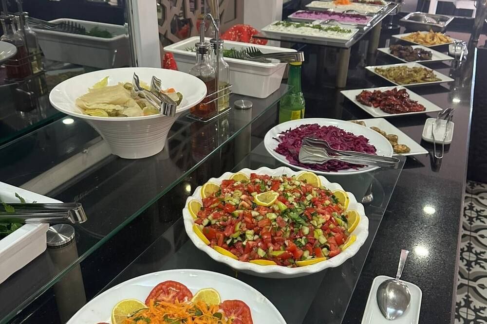 Buffet Photo