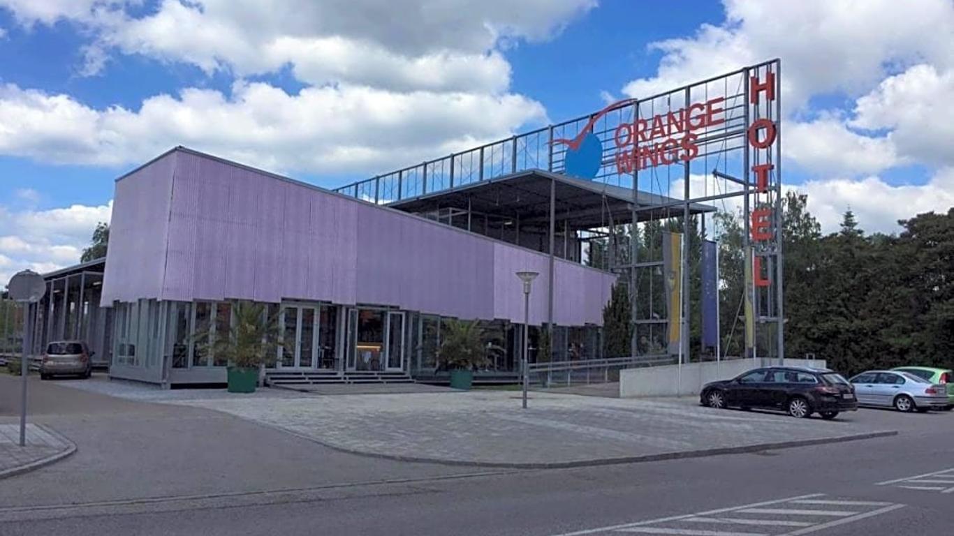 Orange Wings Krems