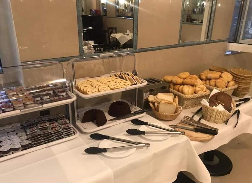 Buffet Photo