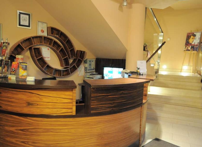 Front desk Photo