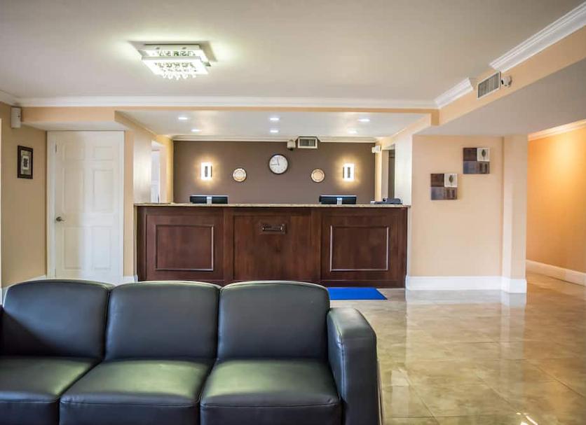 Front desk Photo