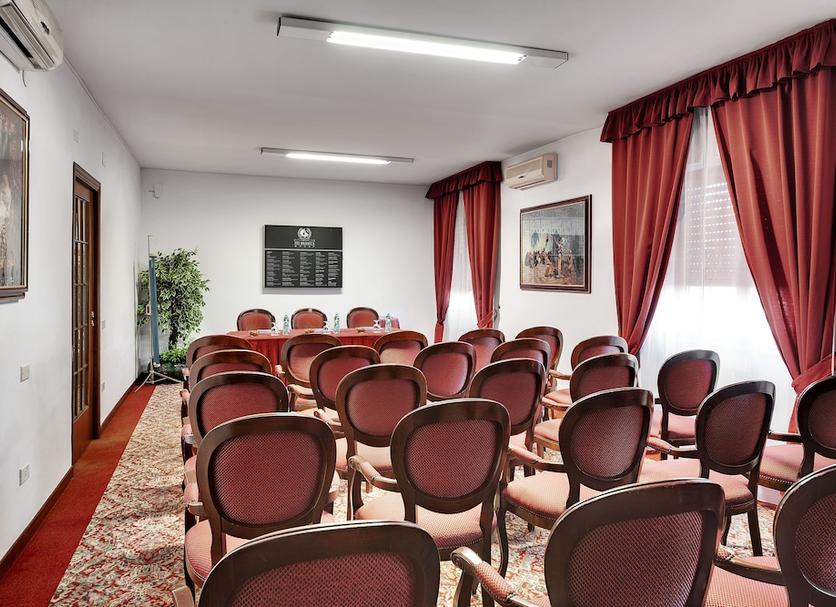 Conference room Photo