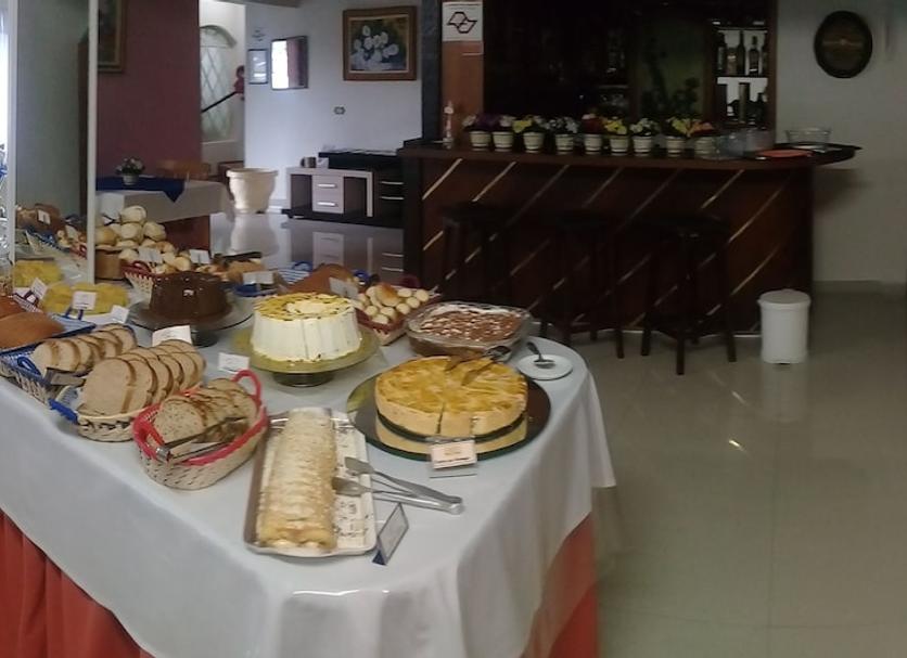 Buffet Photo