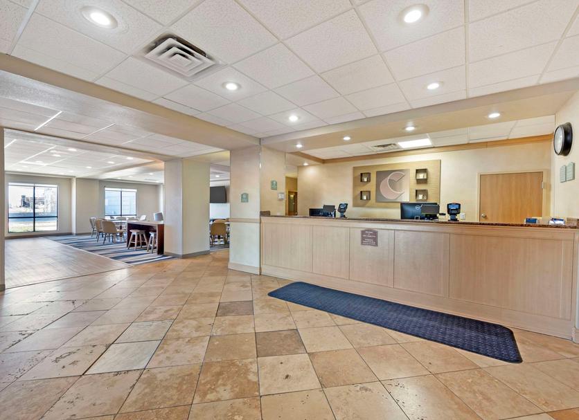 Front desk Photo
