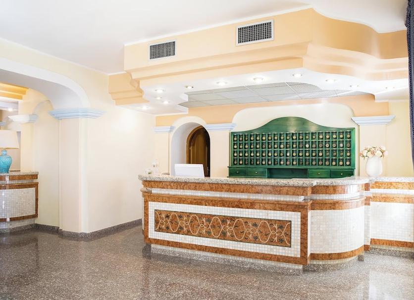 Front desk Photo
