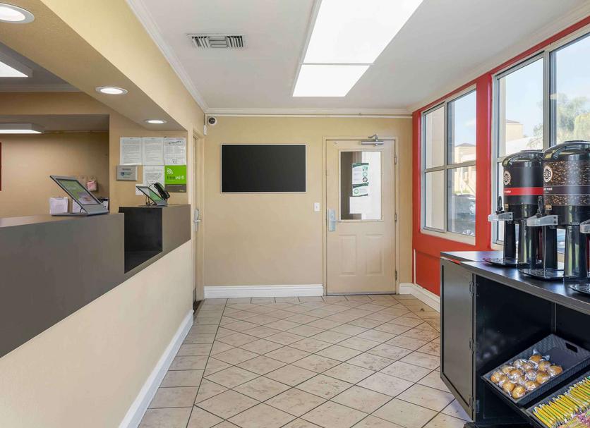 Front desk Photo