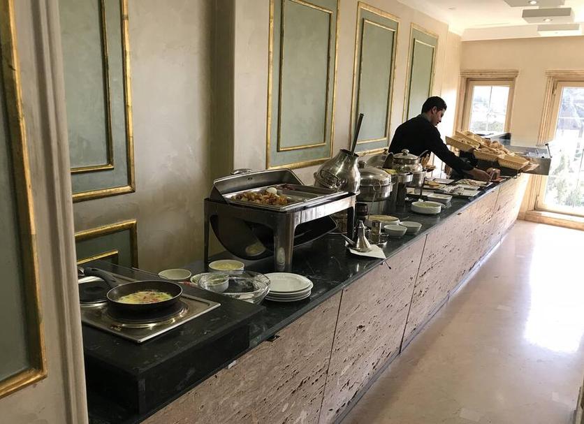 Buffet Photo