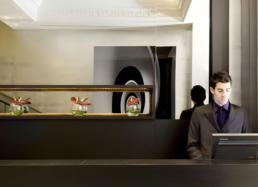 Front desk Photo