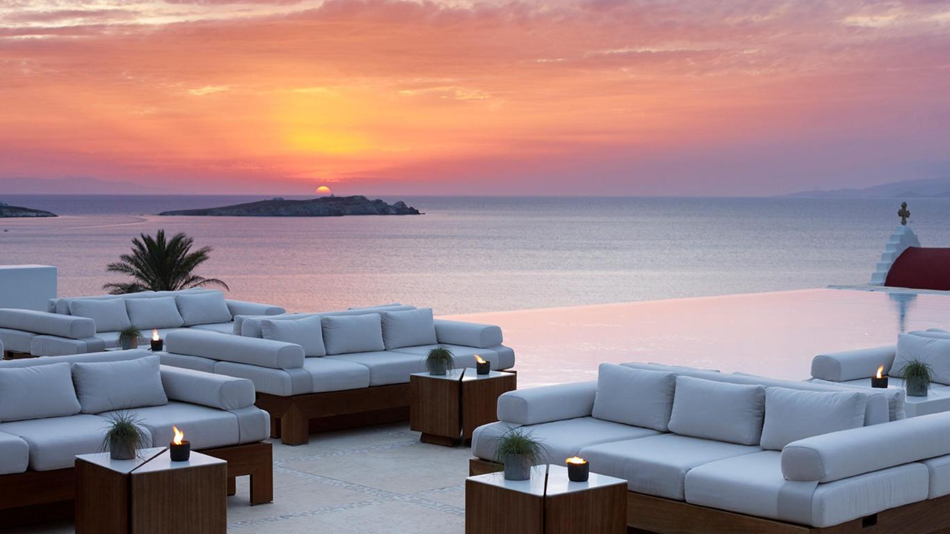 Bill & Coo Suites and Lounge