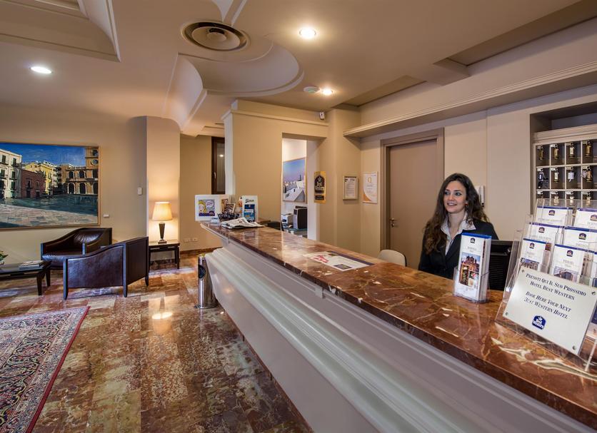 Front desk Photo