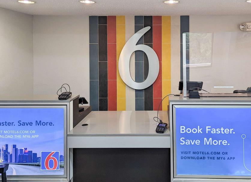 Front desk Photo