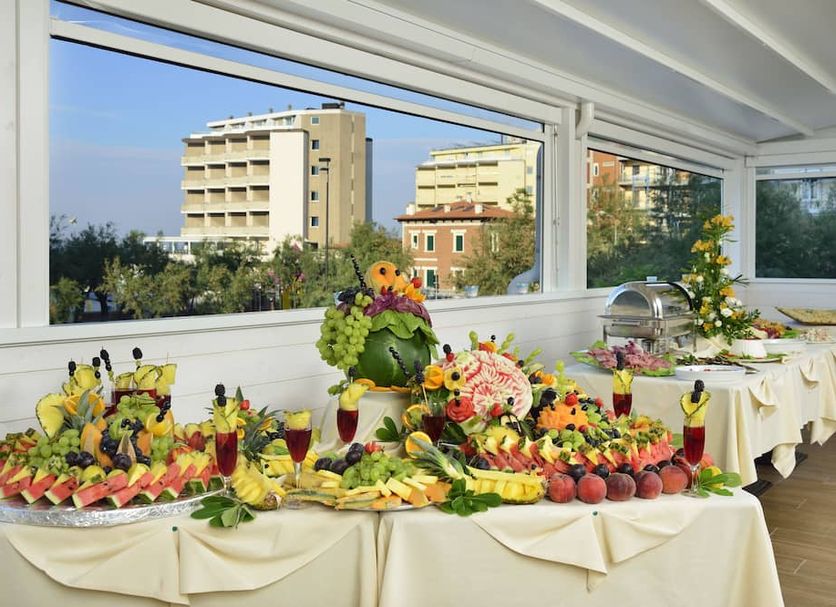 Buffet Photo