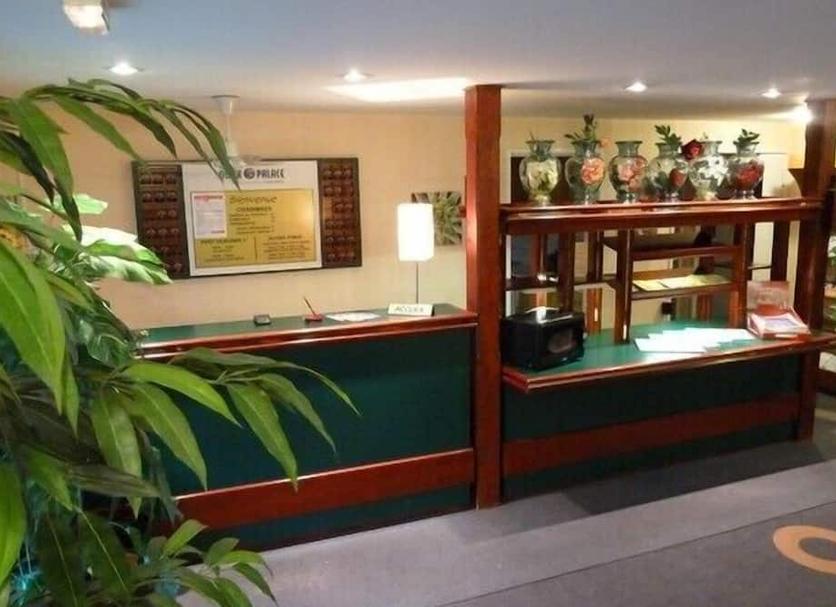 Front desk Photo