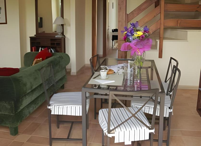 Dining room Photo