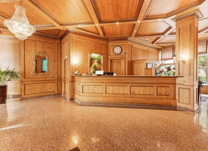 Front desk Photo