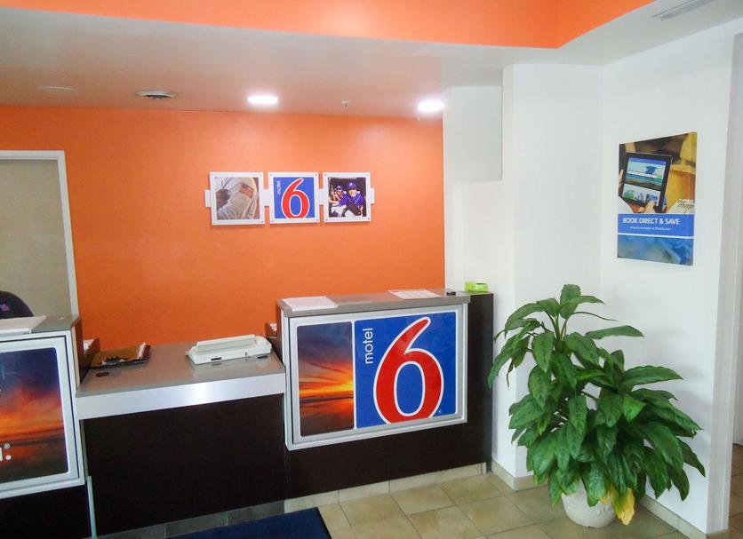 Front desk Photo