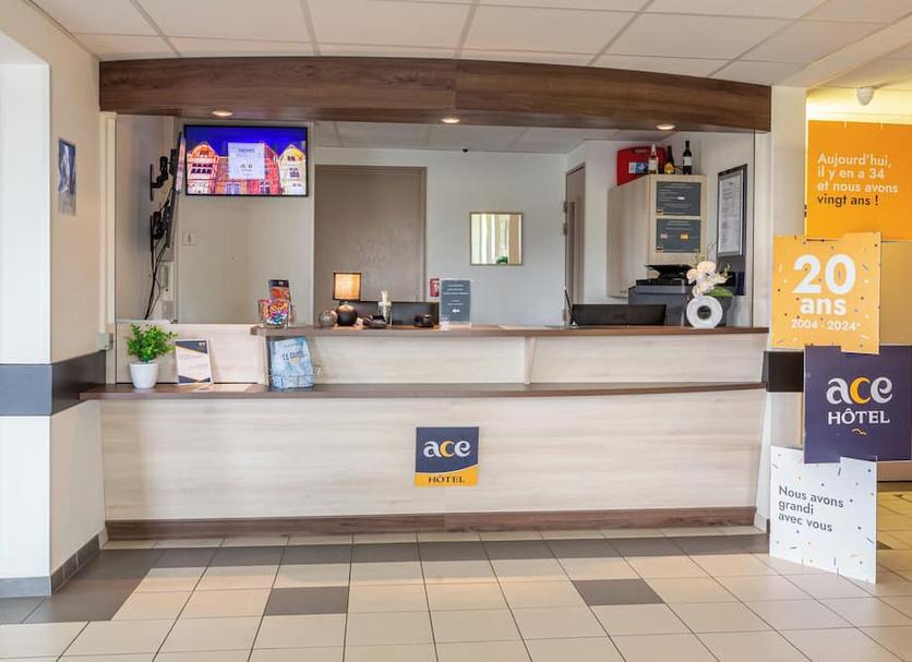 Front desk Photo