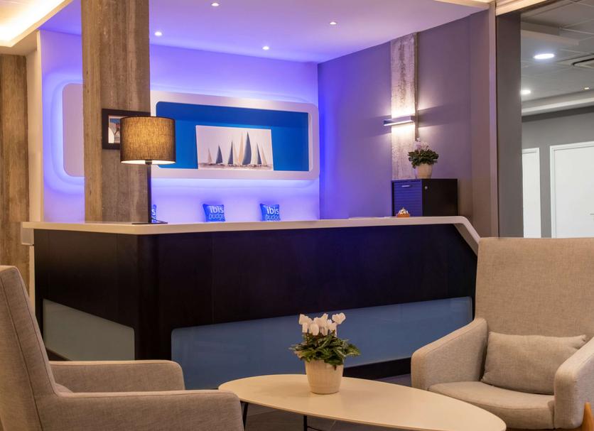 Front desk Photo