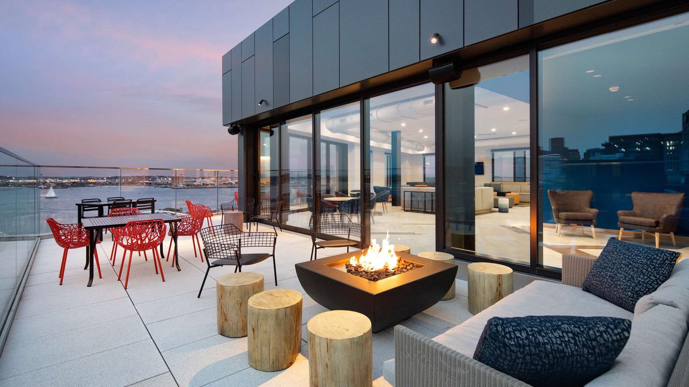 Hyatt Place Boston/Seaport District