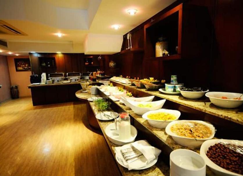 Buffet Photo