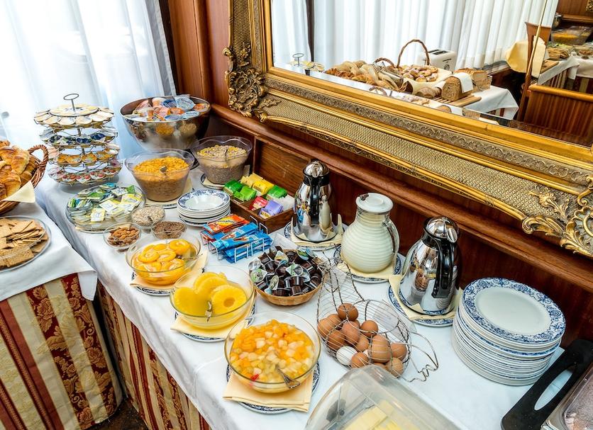 Buffet Photo