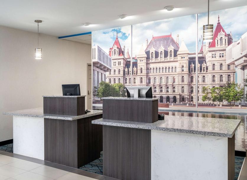 Front desk Photo