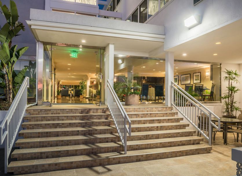 Hotel entrance Photo