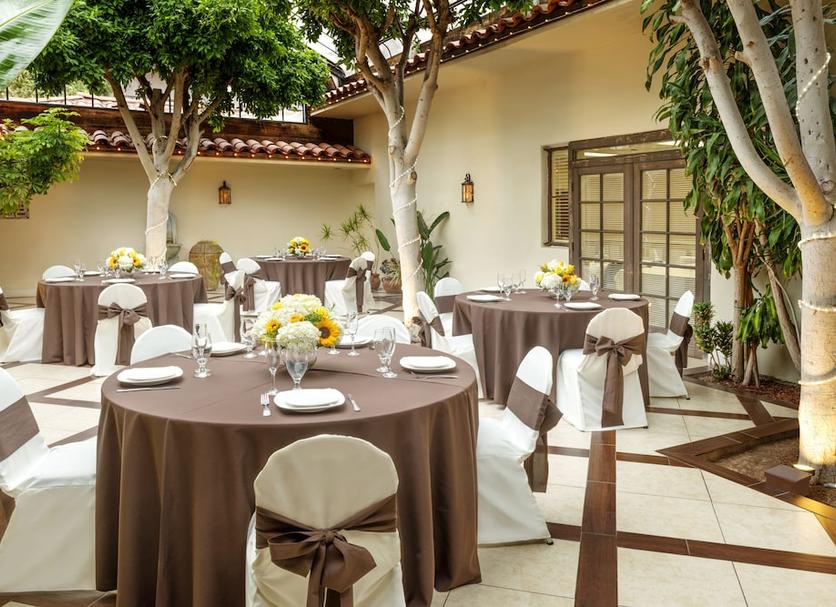 Banquet hall Photo