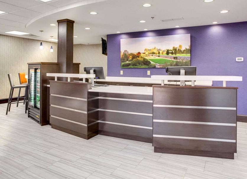 Front desk Photo