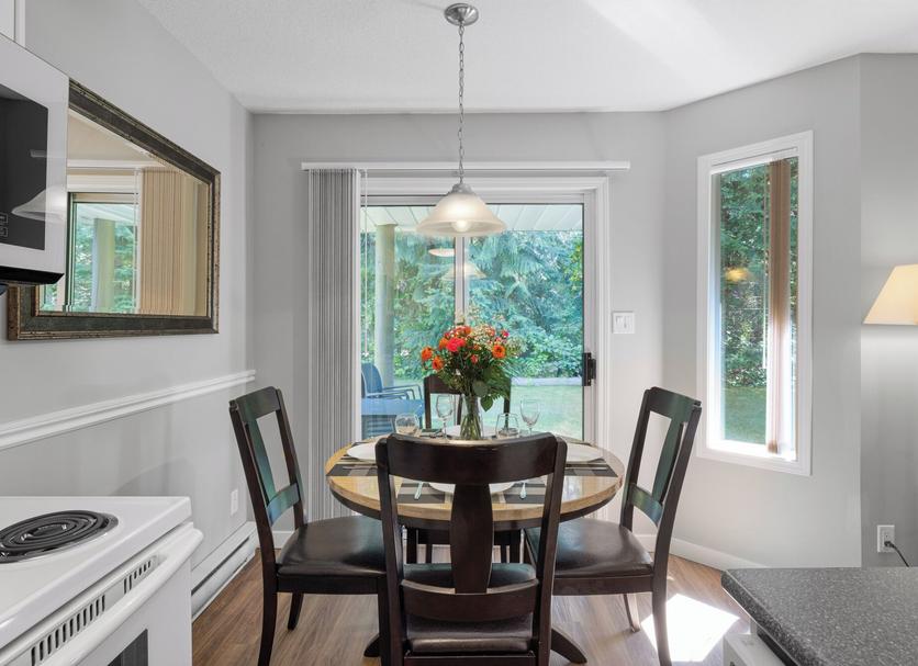 Dining room Photo