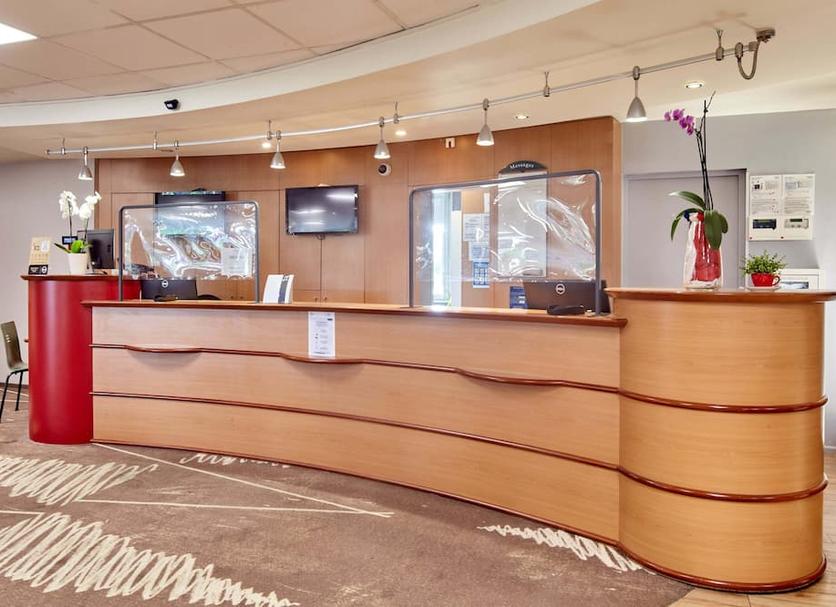 Front desk Photo