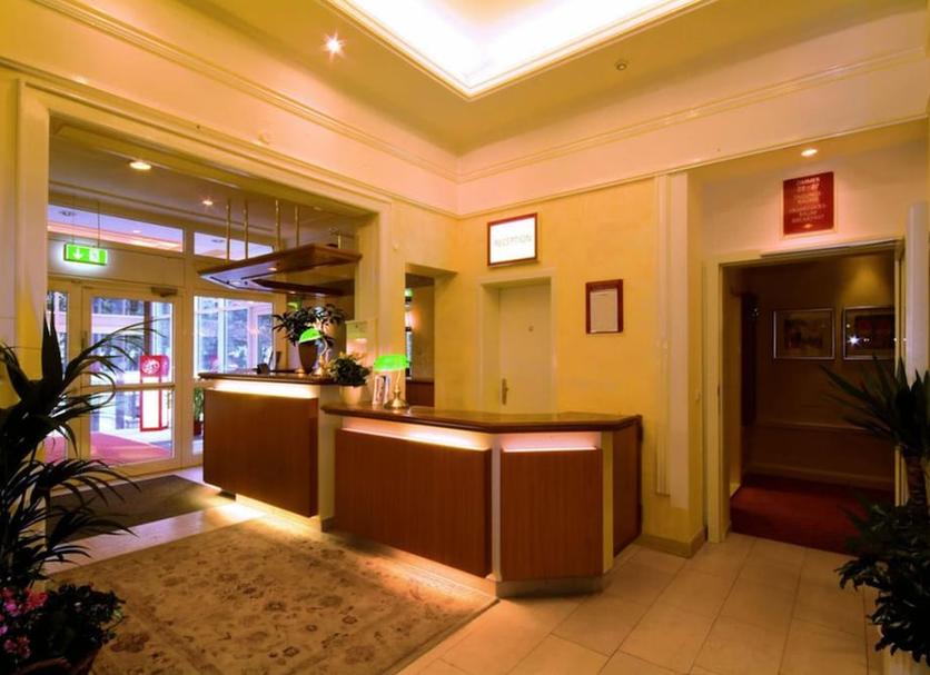 Front desk Photo