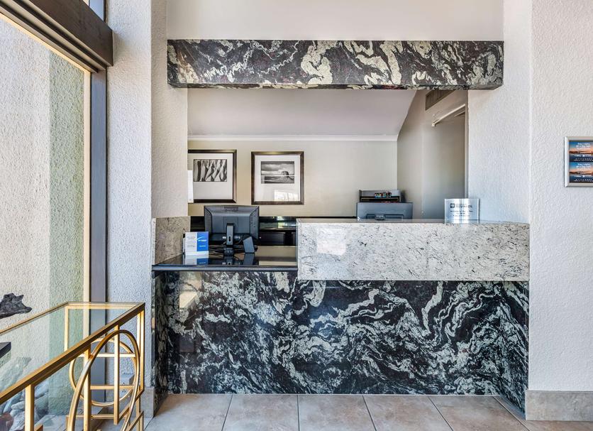 Front desk Photo
