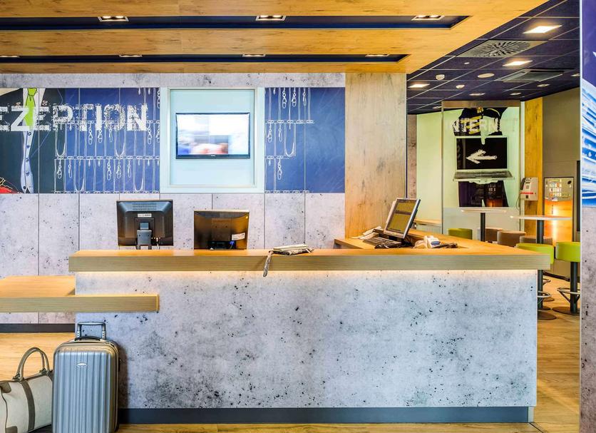Front desk Photo
