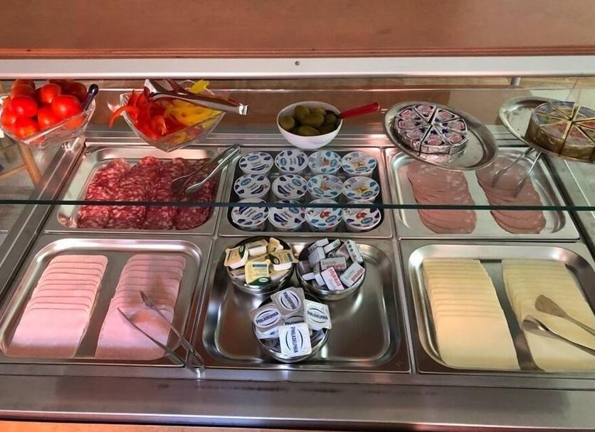 Buffet Photo